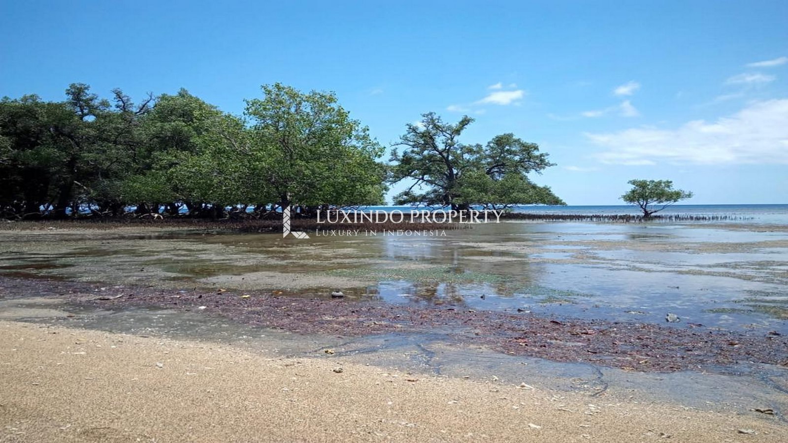 MOYO ISLAND - ABSOLUTE BEACHFRONT LAND WITH EXISTING STRUCTURES (FHL621)